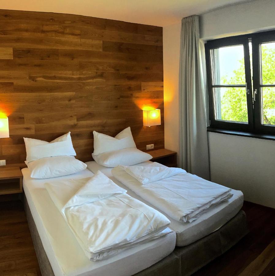 Hotel Café Schatz Hohenems Esterno foto