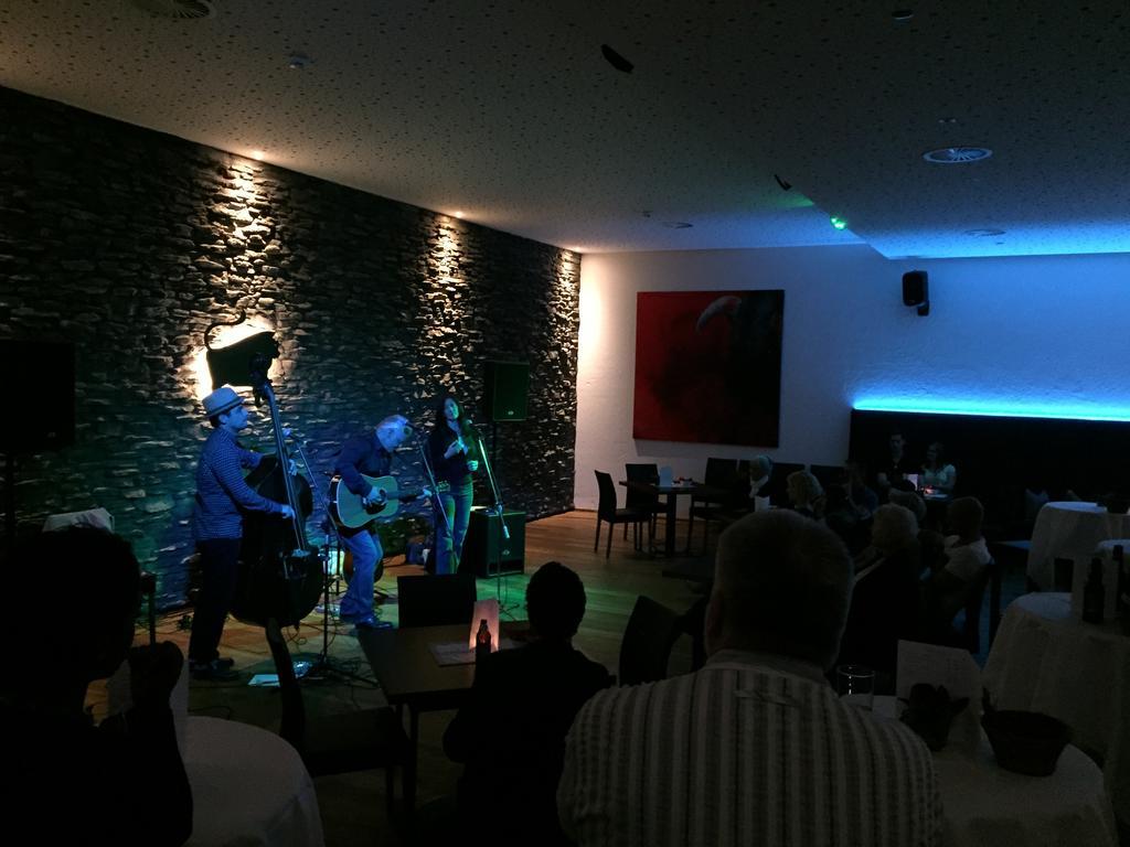 Hotel Café Schatz Hohenems Esterno foto